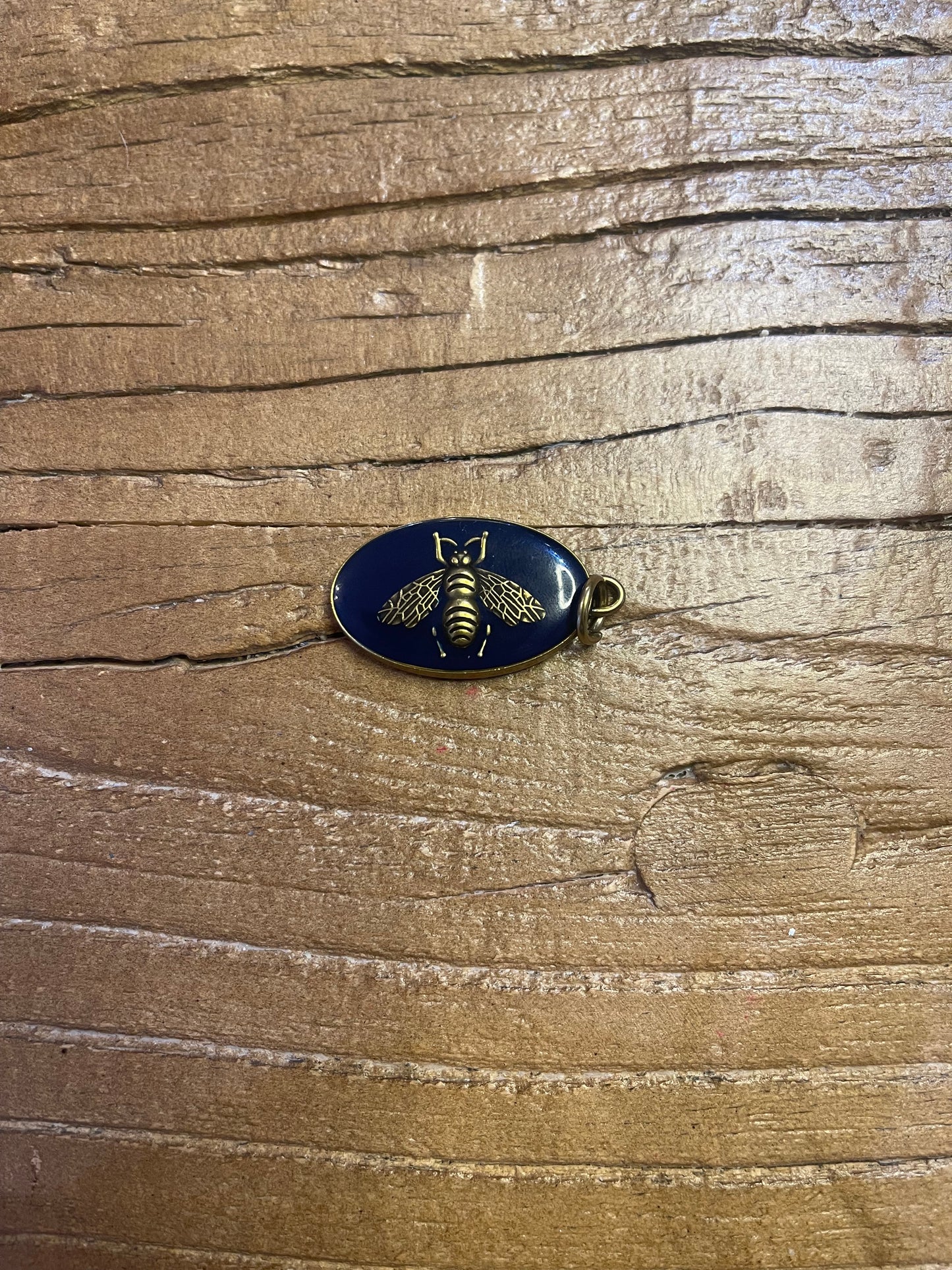 Gucci bumble bee pendant