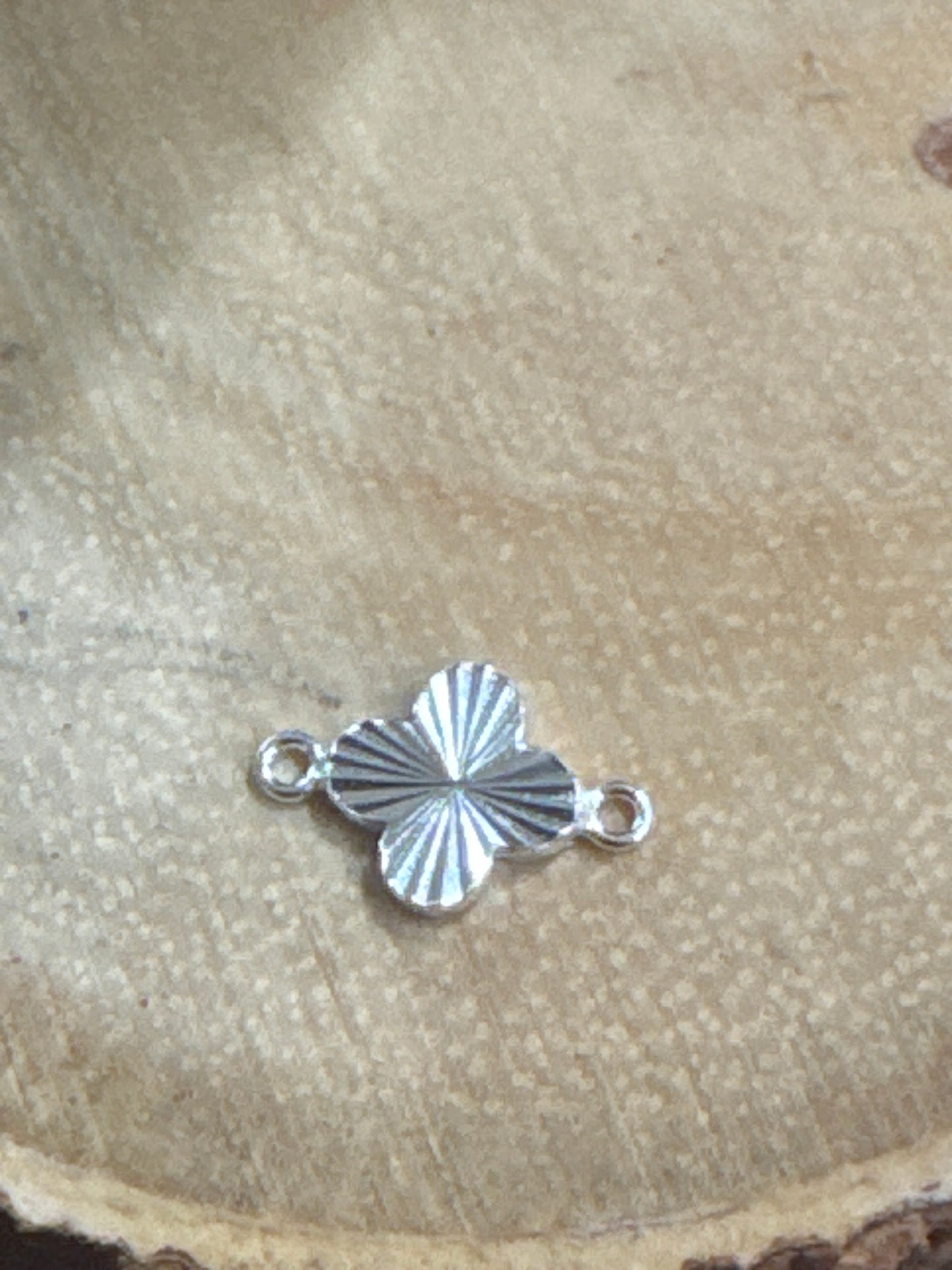 Clover connector with lines Sterling silver small