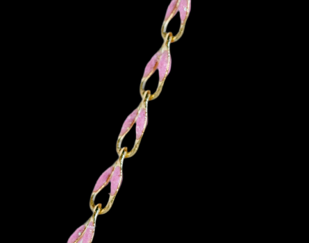 Maude, Enamel Chain