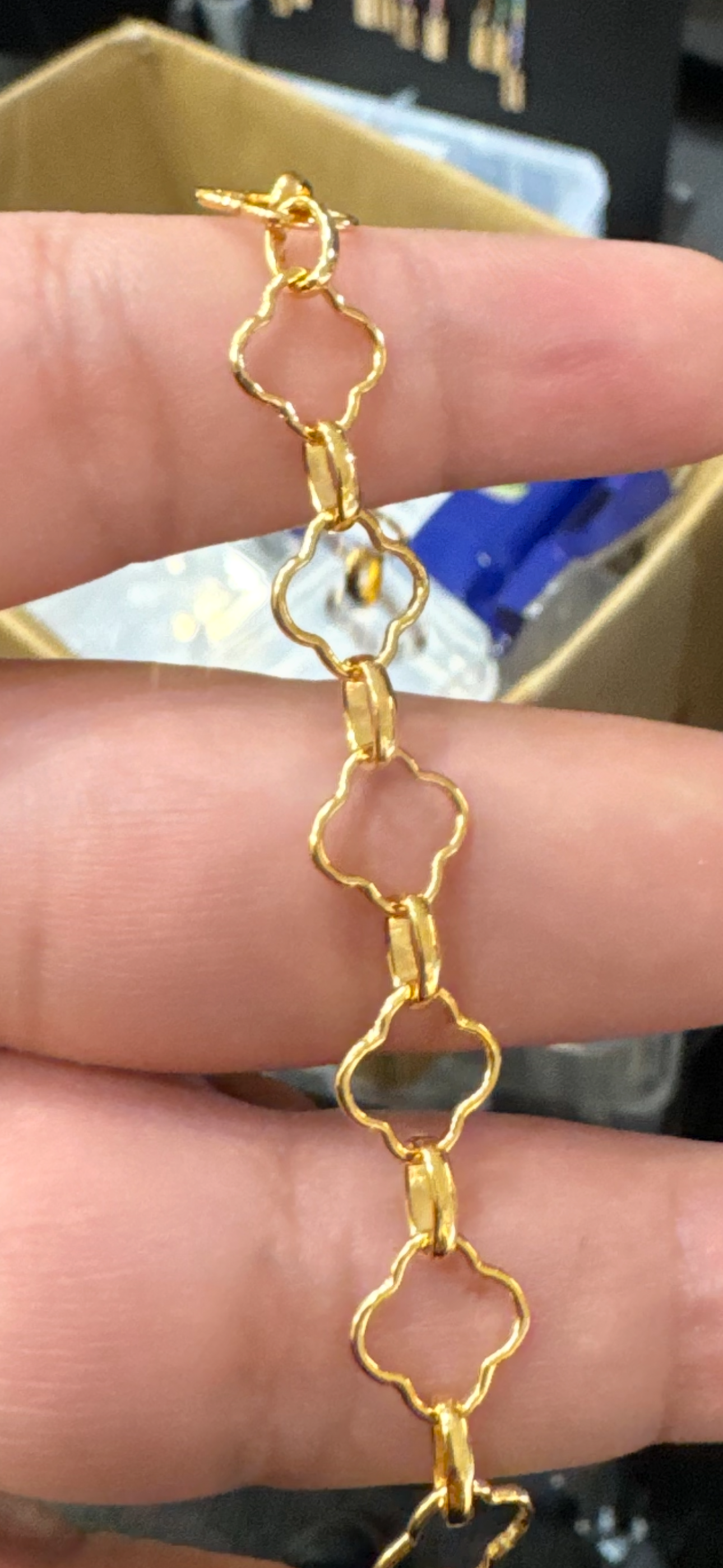 Louisa, GF, Exquisite Chain large clover with link