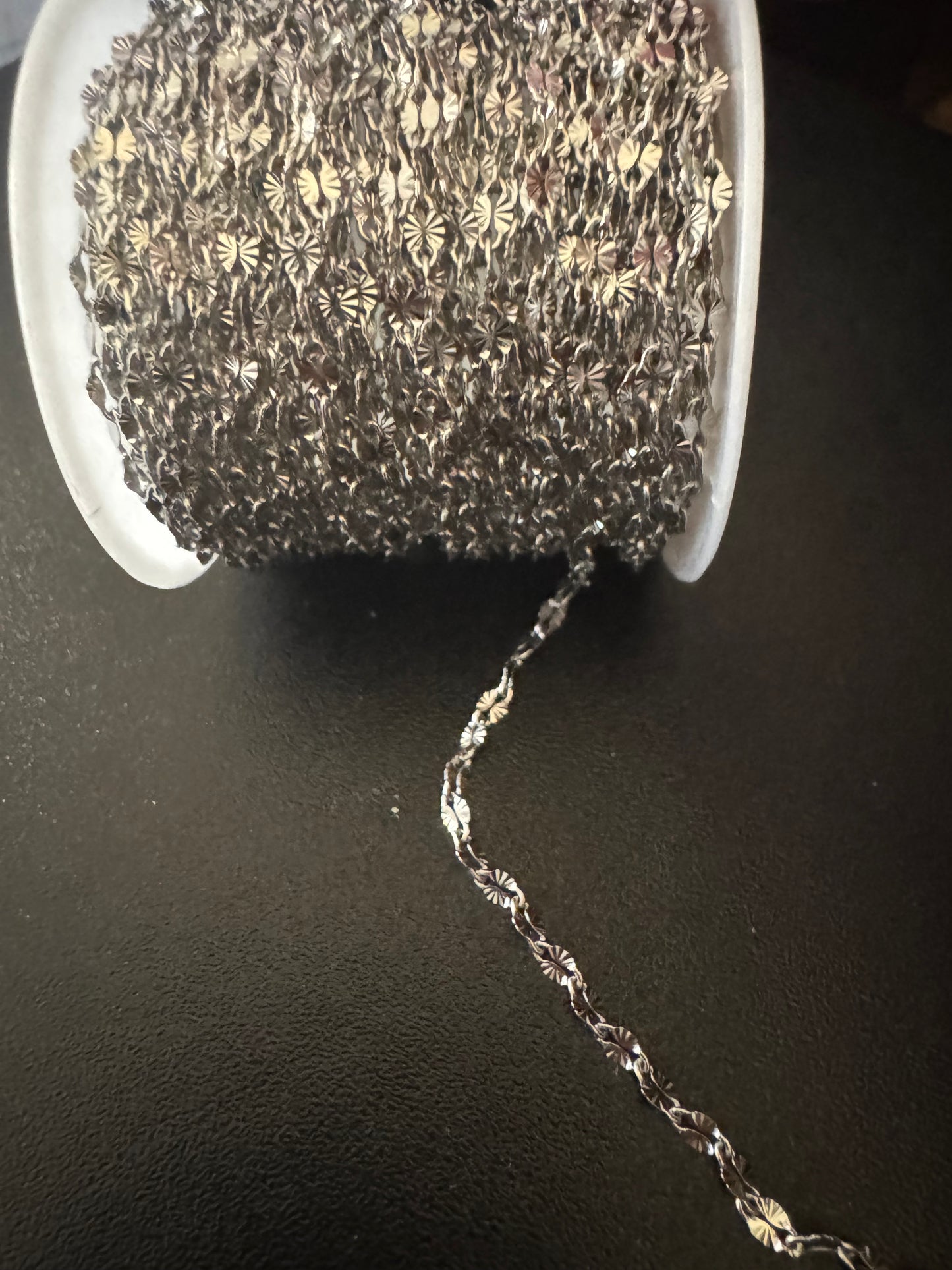 Lippy Stainless steel embossed lip chain