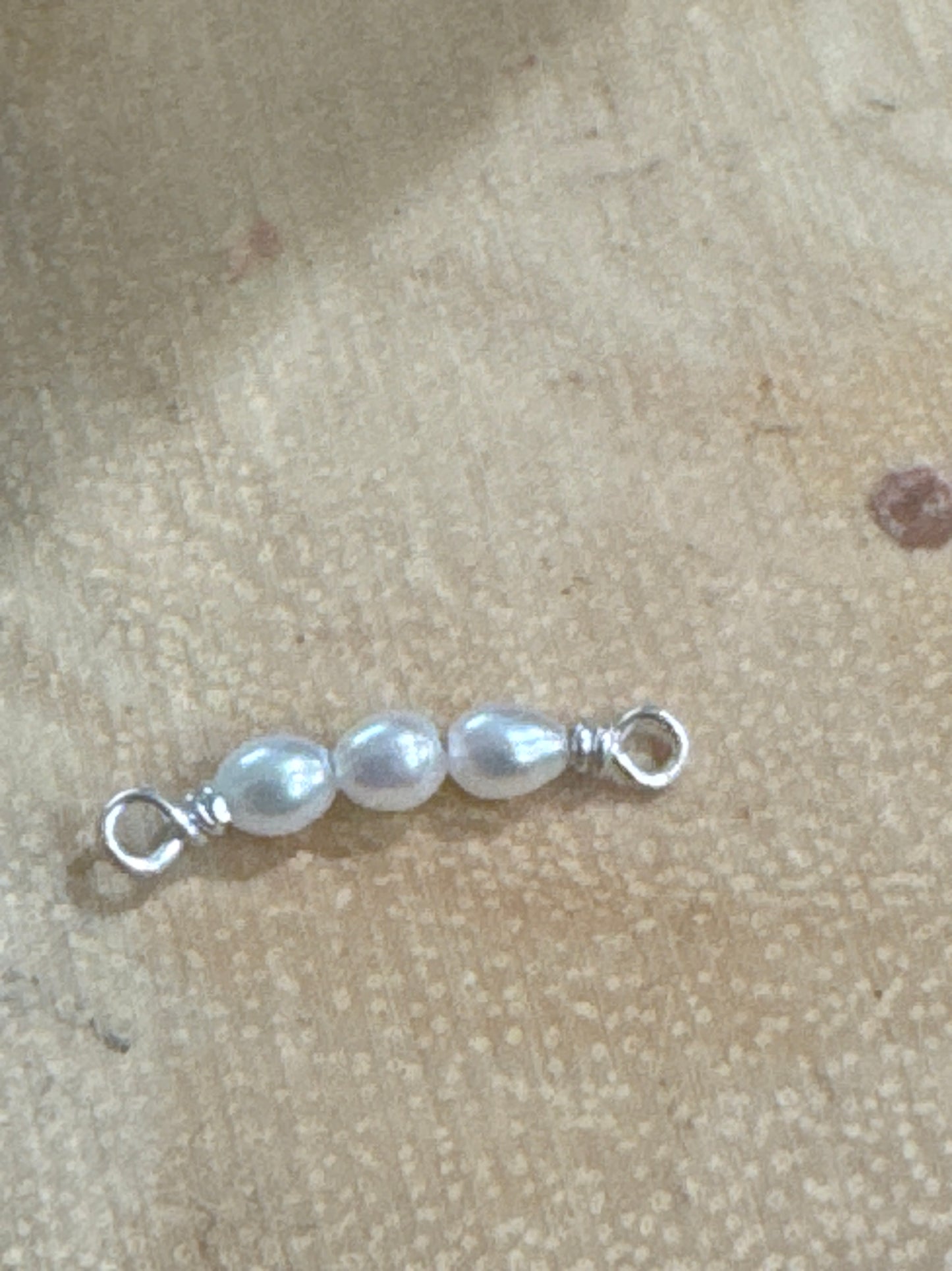 Connector, SS, three pearl strand