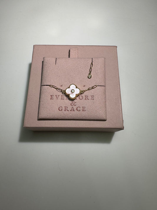 Premade Bracelet Pink Mother of Pearl Clover