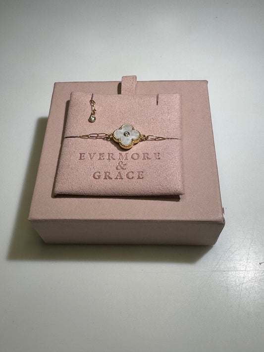Premade Bracelet White Mother of Pearl Clover